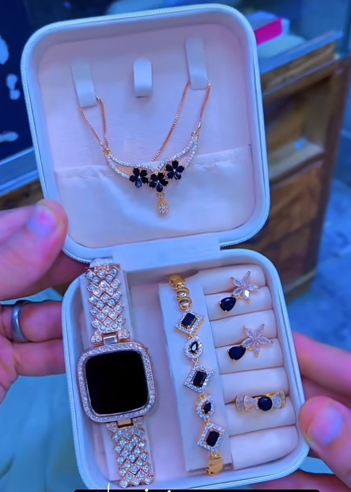 BEAUTIFUL GIFT BOX AVAILABLE IN STOCK